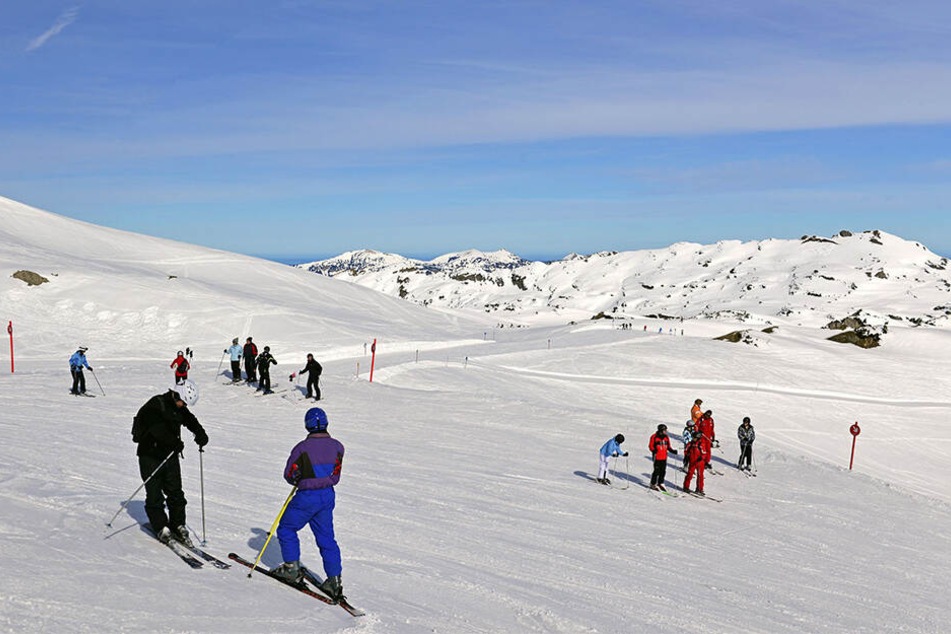 Vater und Sohn waren bei einem Skiausflug in Ifen. (Symbolbild)