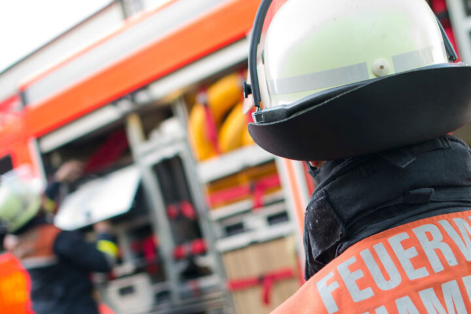 Berlin: Feuerwehreinsatz in Berlin-Mitte: Dachstuhl in Flammen