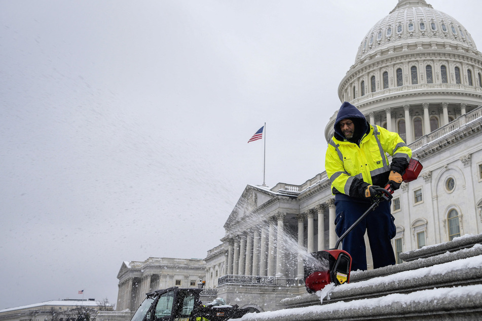 Congress votes to avert budget shutdown as snowstorm looms