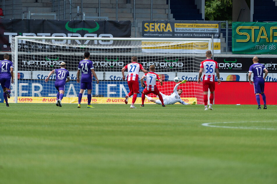 In der Vorsaison parierte Martin Männel einen Elfmeter von Heidenheims Mark Schnatterer. Geholfen hat es nichts, Aue verlor 0:3.