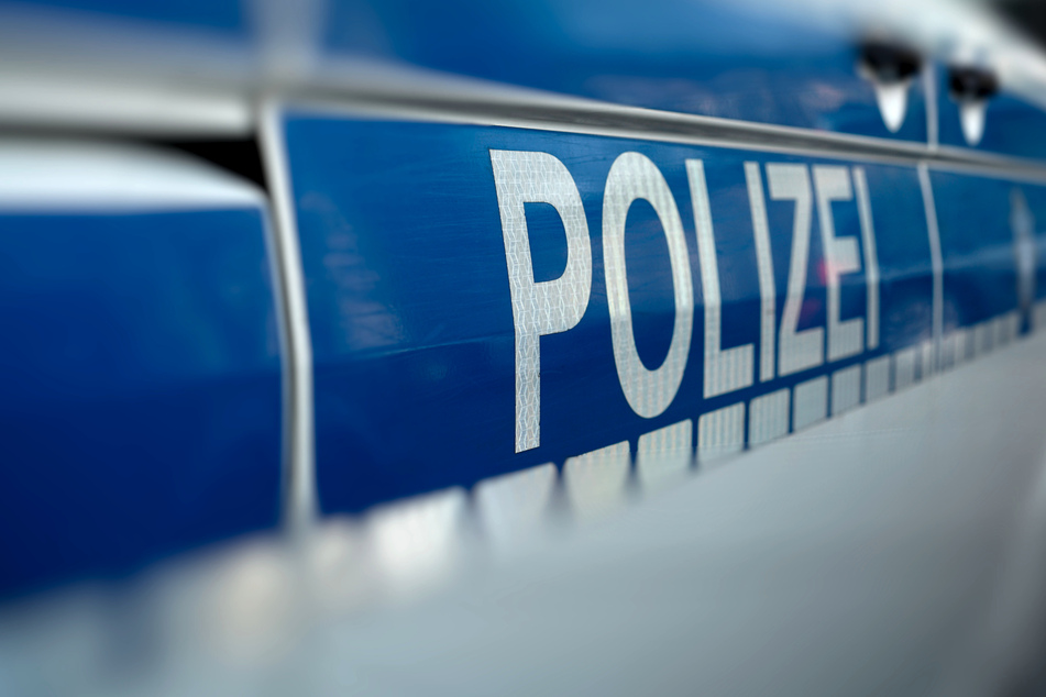 Die Polizei im Raum Bergisch Gladbach fahndet nach einem 35-jährigen Uhren-Dieb.