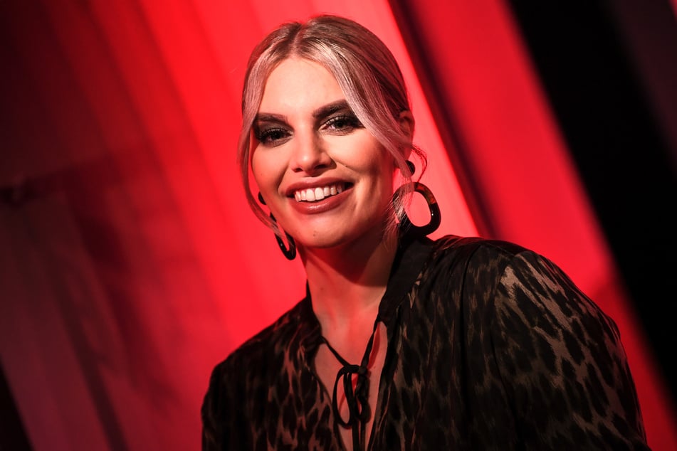 Angelina Kirsch (37) hat nach sieben Jahren Beziehung geheiratet.