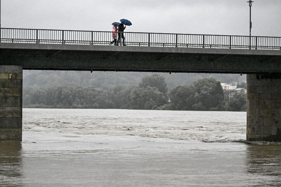 Entspannung in den Hochwassergebieten: Die Regenwolken scheinen sich aus den kritischen Regionen zurückzuziehen.