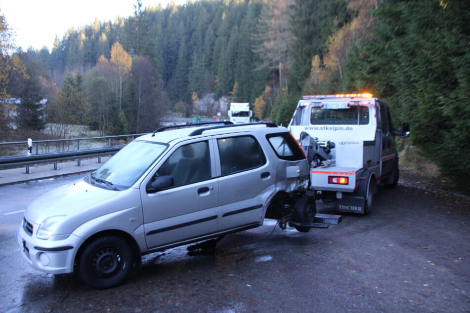 Der Subaru musste abgeschleppt werden.