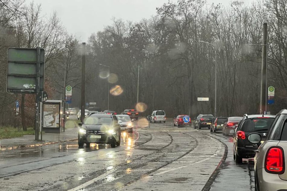 Ein Motorradfahrer und ein Radfahrer sind am Donnerstag auf der Koburger Straße zusammengestoßen. (Archivbild)
