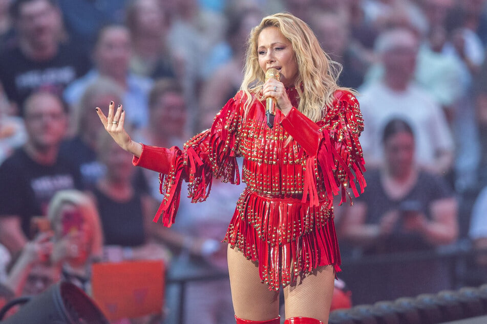 Das Original Helene Fischer. An ihre Stimme traut sich Moritz nicht ran, die kommt bei seinem Bühnenauftritt aus der Konserve.
