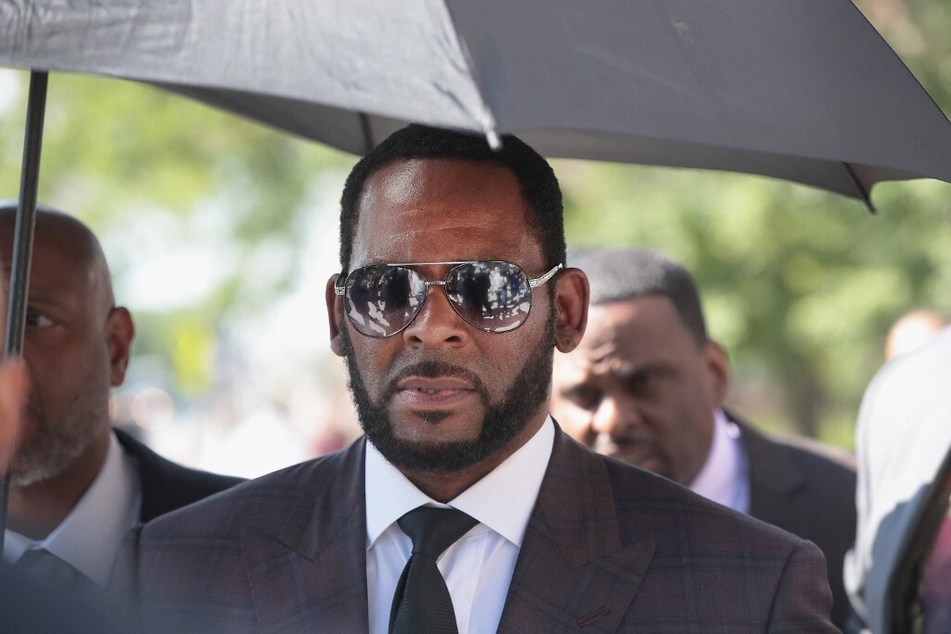 R. Kelly leaves the Leighton Criminal Courts Building following a June 2019 hearing in Chicago, Illinois.