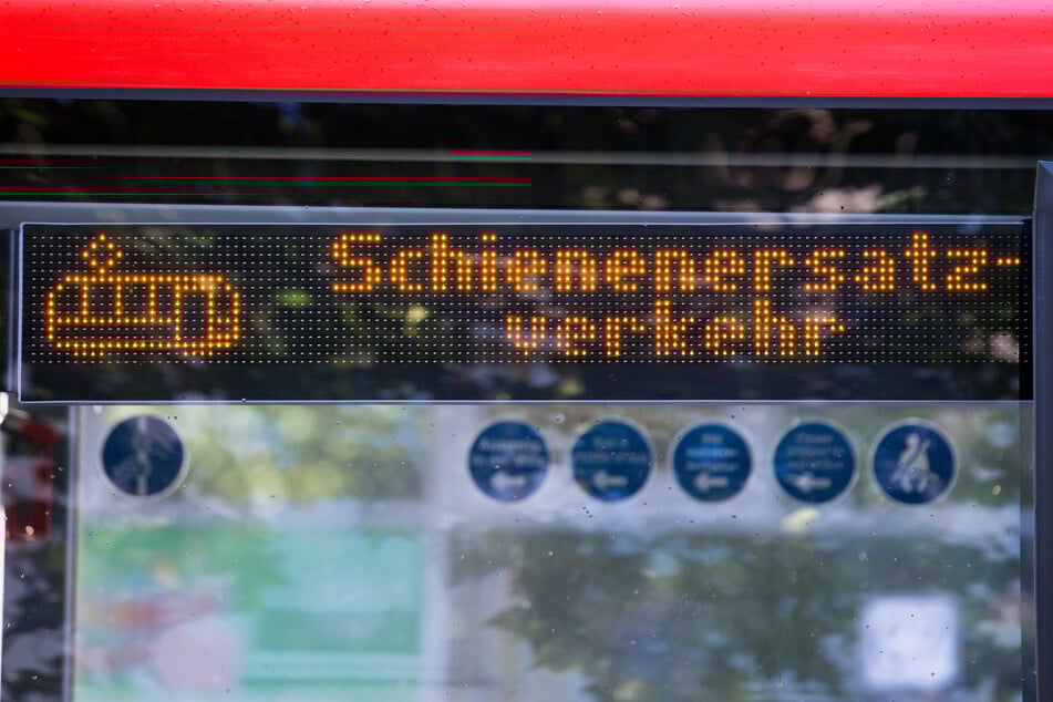 Wer mit dem Schienenersatzverkehr unterwegs ist, muss deutlich mehr Zeit einplanen.