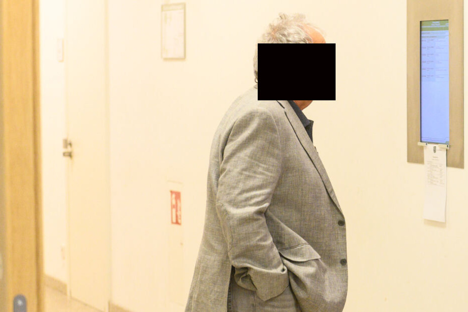 Beim Einparken anderes Auto zerkratzt: 7 Monate Fahrverbot für Opa Franz!