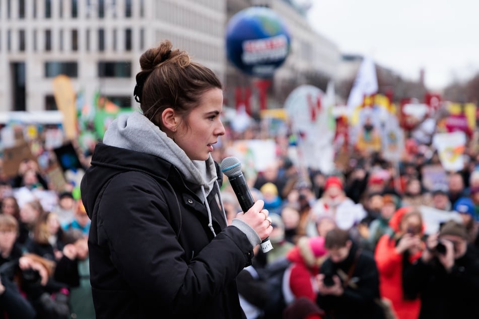 Die Klimaaktivistin Luisa Neubauer (28) wird bei den Protesten in Bad Fallingbostel als Rednerin erwartet. (Archivbild)