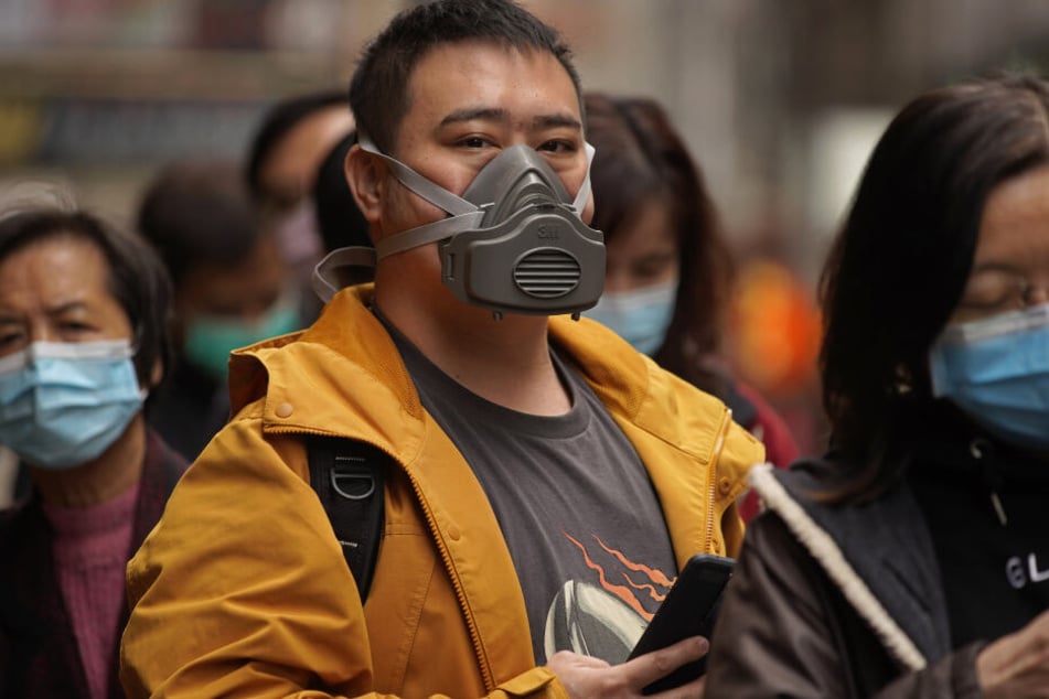 Nur die richtigen Atemschutzmasken mit eingebautem Filter können eine Tröpfchen-Übertragung verhindern.