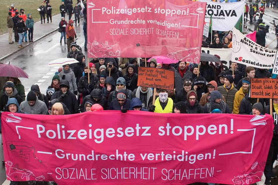 Dem Protest gegen das geplante Polizeigesetz schlossen sich rund 2000 Menschen an.