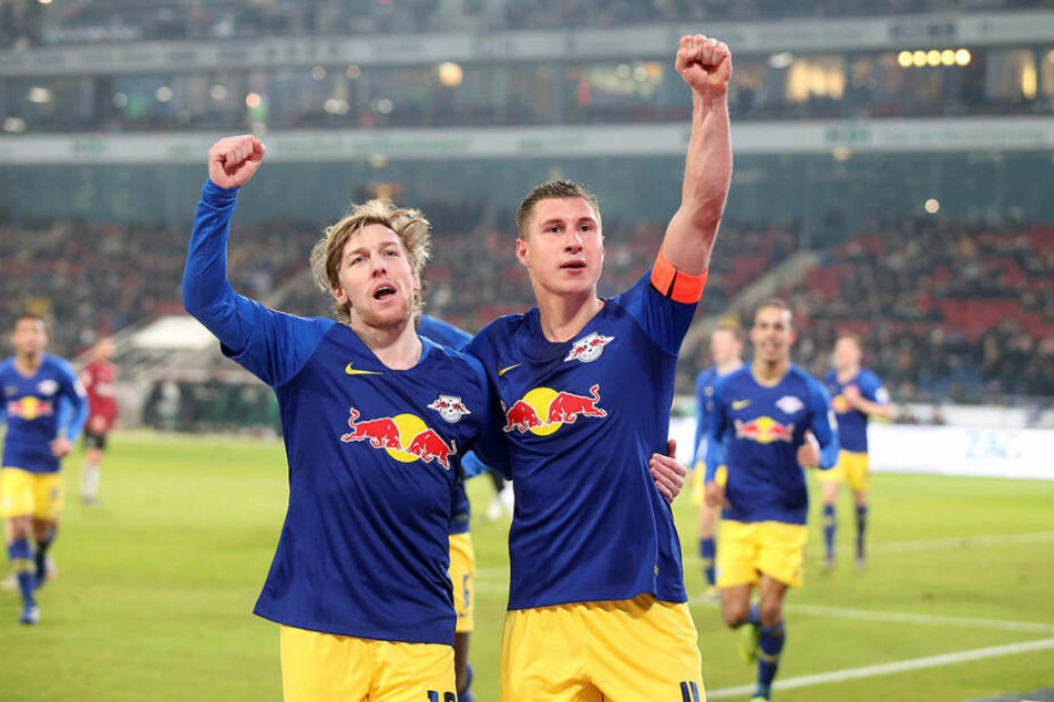 Nach einer Ecke des eingewechselten Emil Forsberg (l.) köpfte Kapitän Willi Orban zum 3:0-Endstand ein.