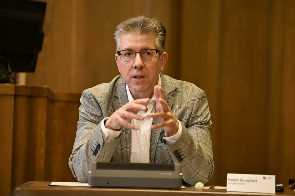 Sozialbürgermeister Ralph Burghart (50, CDU) korrigierte die Corona-Todesfälle nach oben.
