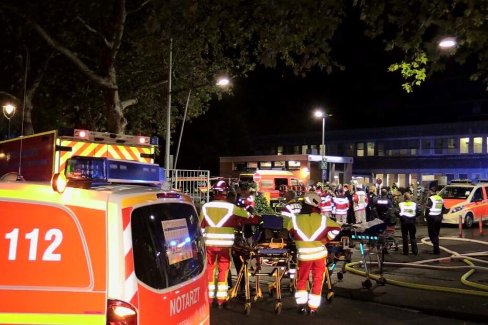 Die Verletzten wurden auf dem Parkplatz behandelt, bevor sie in andere Krankenhäuser gebracht werden konnten.