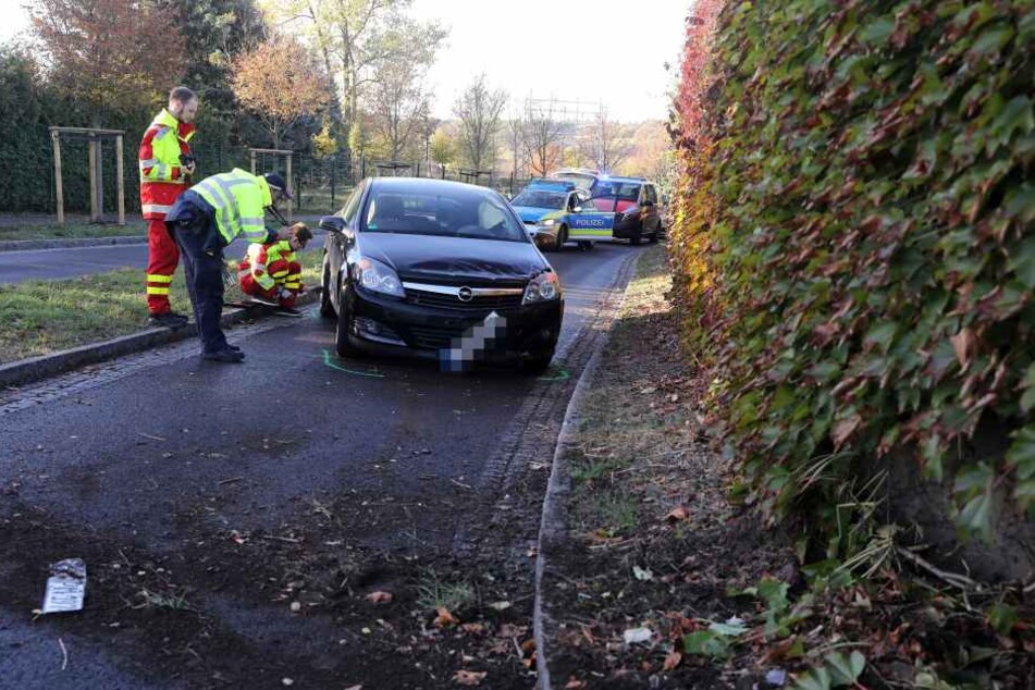 Der Opel krachte in eine Lärmschutzwand.