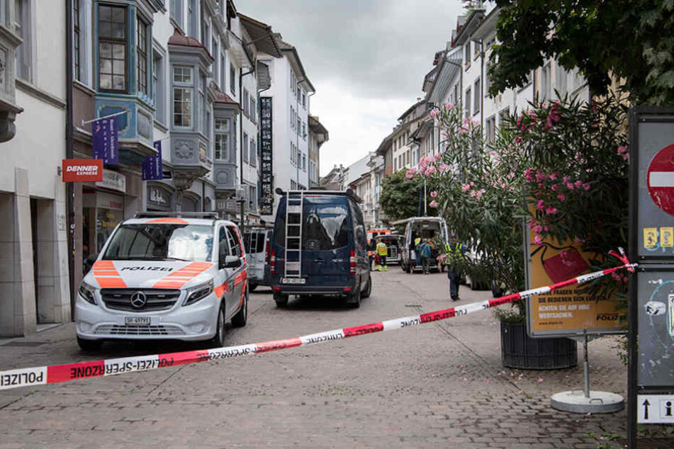 In der Altstadt von Schaffhausen (Schweiz) verletzte ein Mann mit Kettensäge fünf Menschen.