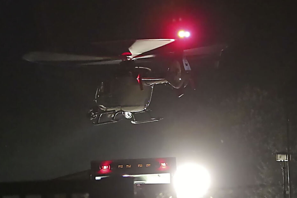 Der Löscheinsatz wurde von einem Hubschrauber aus überwacht.