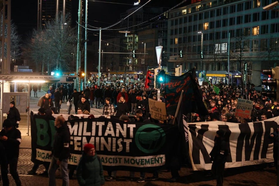 Rund 10.000 Menschen wurden am Montagabend bei der Demo in Leipzig gezählt.