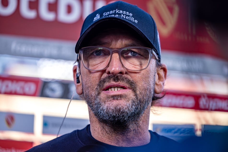 Pele Wollitz (60) war nach der Topspiel-Pleite bedient, aber auch um eine faire Einordnung bemüht. (Archivfoto)