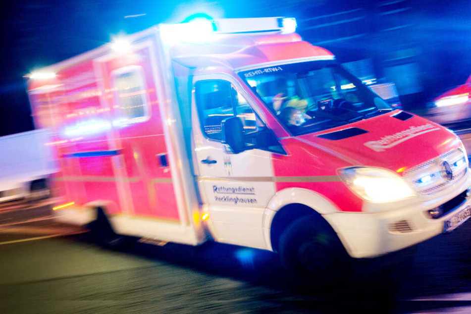 Das Opfer musste mit schweren Verletzungen ins Krankenhaus. (Symbolbild)