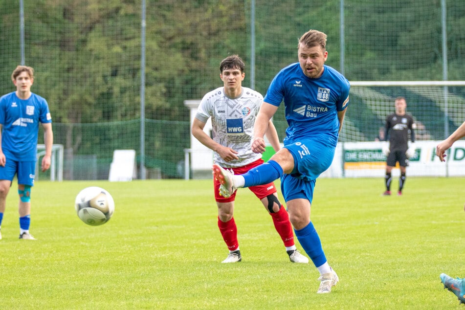 Matteo Hecker (22, r.) trug mit seinen Toren dazu bei, dem BFV den Aufstieg in die Regionalliga zu sichern, diesen nehmen die Oberlausitzer jetzt aber nicht wahr.