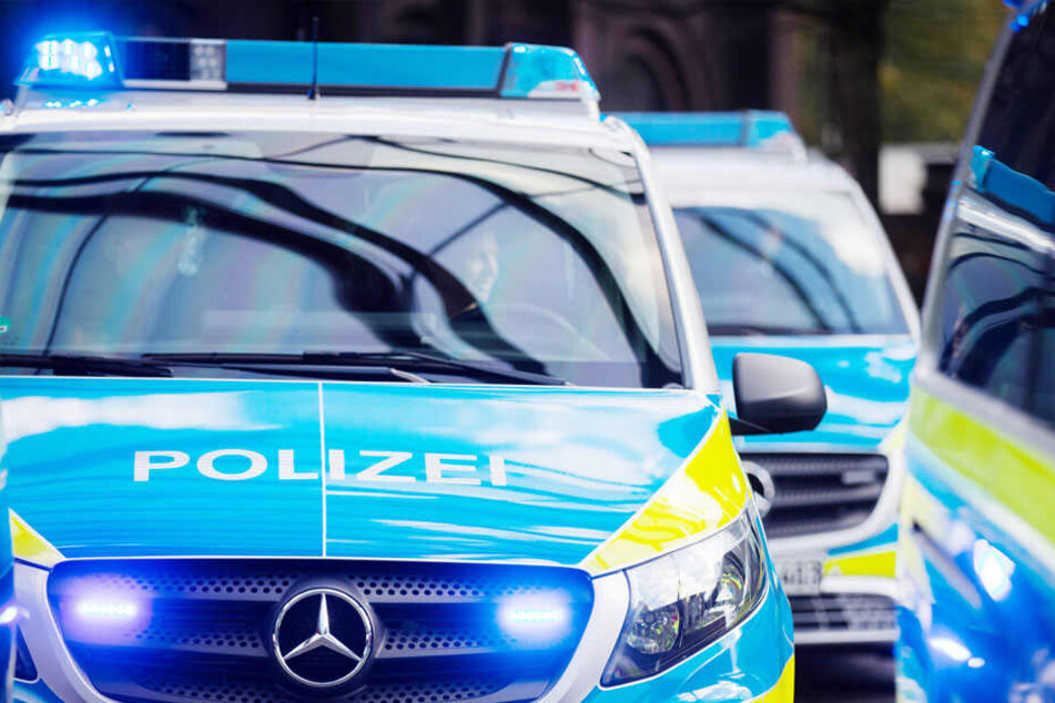 In welchem Zusammenhang die Tat steht, ist bislang unklar, so die Polizei. (Symbolbild)