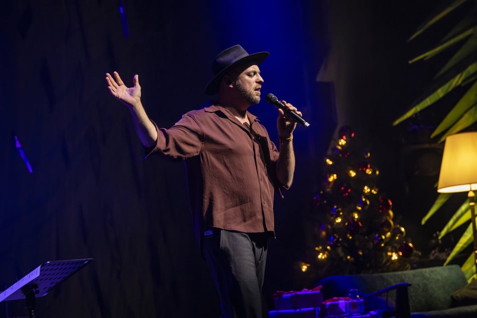 Max Mutzke (44) bei der Premiere seiner Weihnachtsshow "Schöne Bescherung" am Montag in Hamburg.