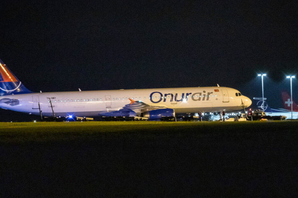 Eine Maschine der türkischen Fluggesellschaft Onur Air am Nürnberger Flughafen.