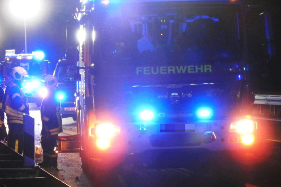 Für die Bergungs- und Rettungsmaßnahmen musste die Autobahn längere Zeit gesperrt werden. (Symbolbild)