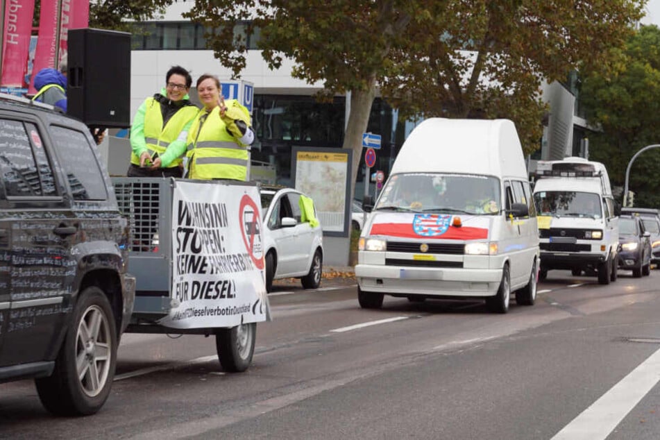 Hupend zogen rund 140 Fahrzeuge durch Stuttgart.