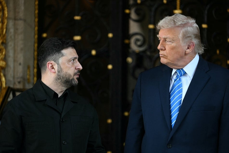 US President Donald Trump (r.) again attacked his Ukrainian counterpart, Volodymyr Zelensky, calling him the main obstacle to an end to Russia's invasion.