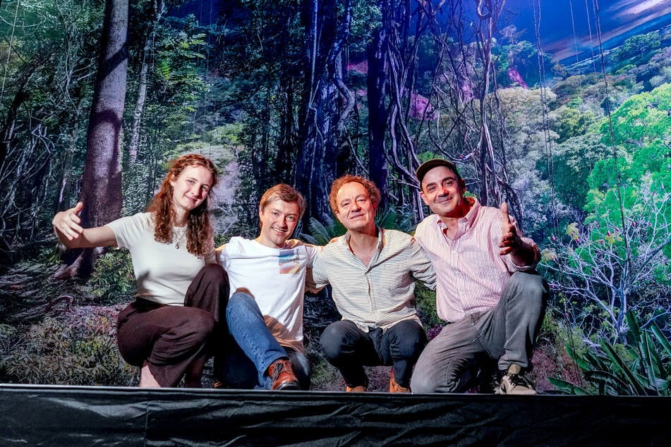 Laden zum Konzert ins Panometer (v.l.): Sängerin Anna Magdalena Noack (22), Dirigent Michael Käppler (38), Perkussionist Georg Wieland Wagner (68) und Projektkoordinator Jürgen Pöckel (56).