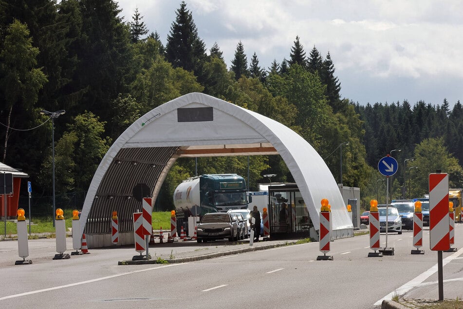 An Grenzübergängen wie hier in Reitzenhain wird seit geraumer Zeit kontrolliert.