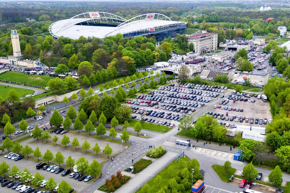 Rund ums Stadion stehen nur begrenzt Parkplätze zur Verfügung. (Archivbild)