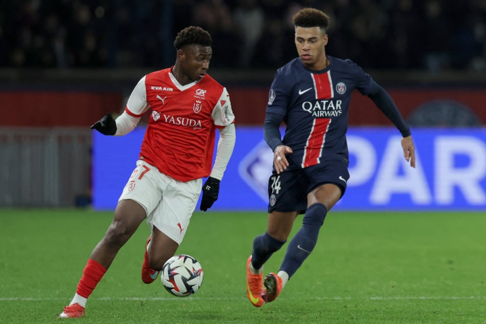 Mamadou Diakhon (19, l.) vom französischen Klub Stade Reims soll bei Eintracht Frankfurt Hoch im Kurs stehen.