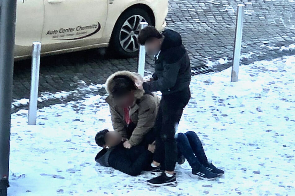 Zur Strecke gebracht: Ein Ladendieb (27) wurde am Mittwoch in Chemnitz von aufmerksamen Zeugen überwältigt.