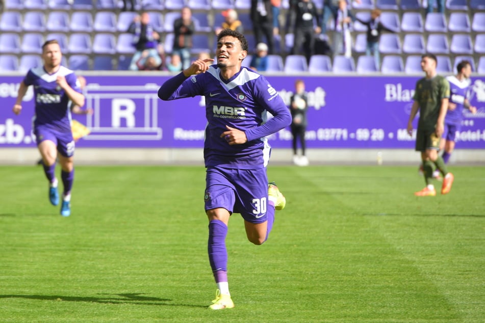 In der Saison 2024/25 lief Ali Loune (24, v.) in 35 Pflichtspielen für Aue auf und bejubelte dabei fünf Treffer, darunter im Mai 2025 gegen den FC Ingolstadt.