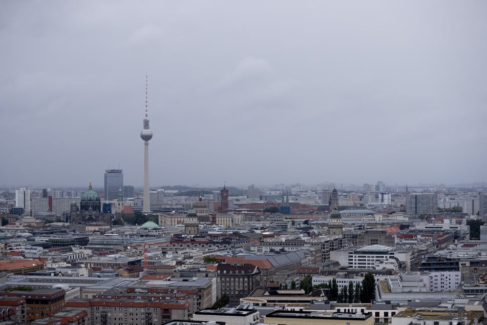 In Berlin und Brandenburg werden milde Temperaturen erwartet. Doch es wird bewölkt und regnerisch. (Symbolbild)