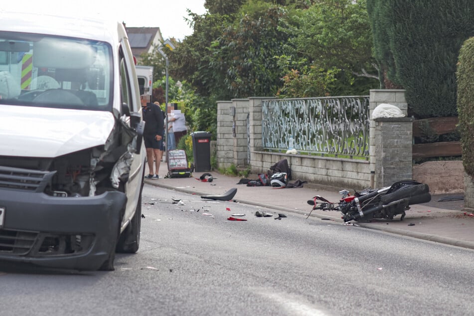 Das Motorrad des 17-Jährigen wurde durch den Unfall im hessischen Bernbach komplett zerstört. Der junge Biker musste schwer verletzt in eine Klinik geflogen werden.