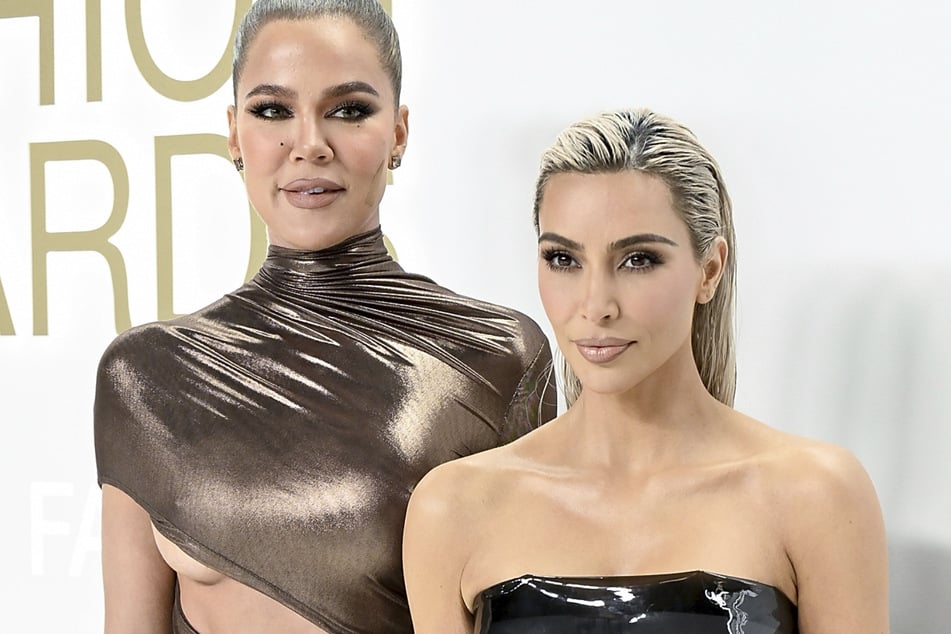 Kim Kardashian (44, r.) musste ihre Schwester Khloé überreden, wieder in Therapie zu gehen.