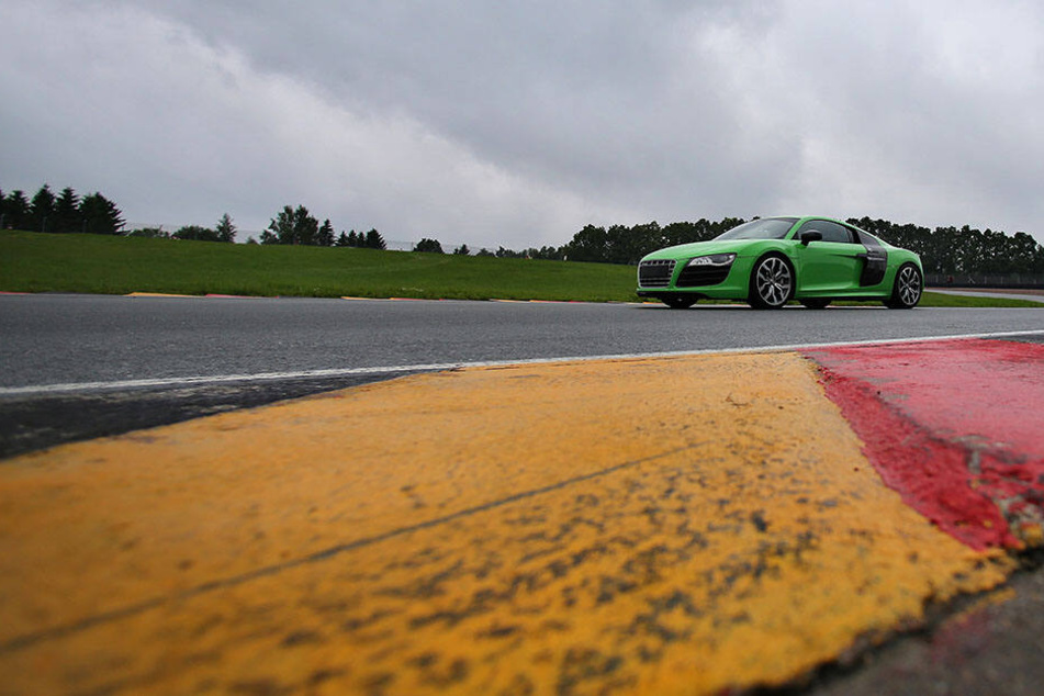 Ein Rentner landete aus Versehen mit seinem Auto auf dem Sachsenring.(Symbolbild)