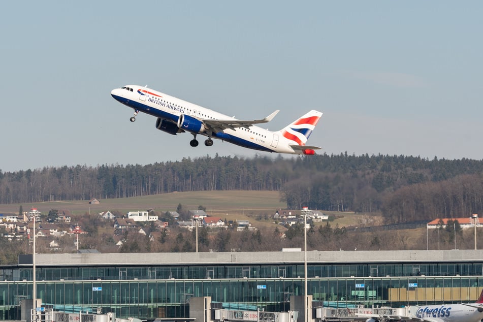 Der Airbus A320 von British Airways sollte eigentlich von London-Heathrow ins türkische Bodrum fliegen. (Symbolfoto)