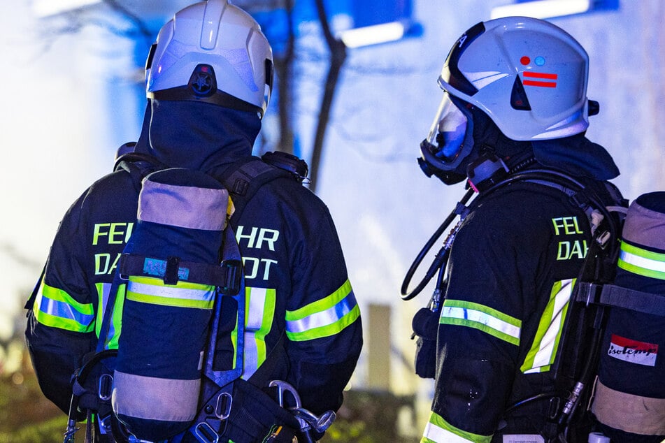 Ein Kellerbrand in Darmstadt-Kranichstein rief am Montagabend Feuerwehr, Polizei und Rettungsdienst auf den Plan - die Brandursache ist noch unklar.