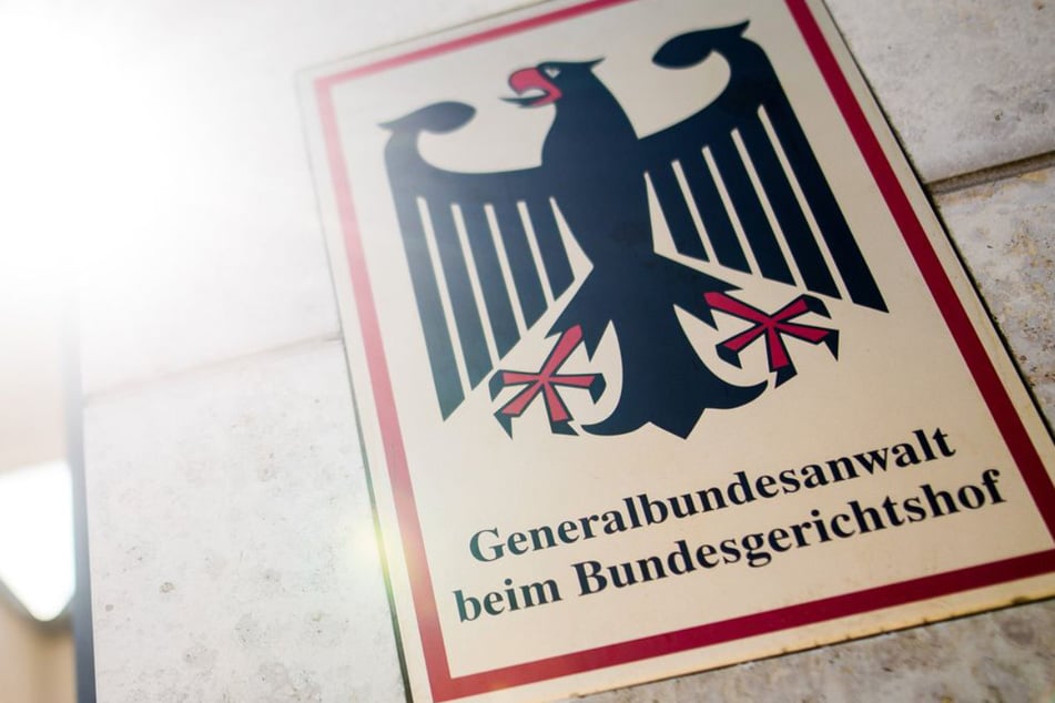 Briefe und Spenden für IS-Anhänger im Knast? Anklage gegen Deutsche