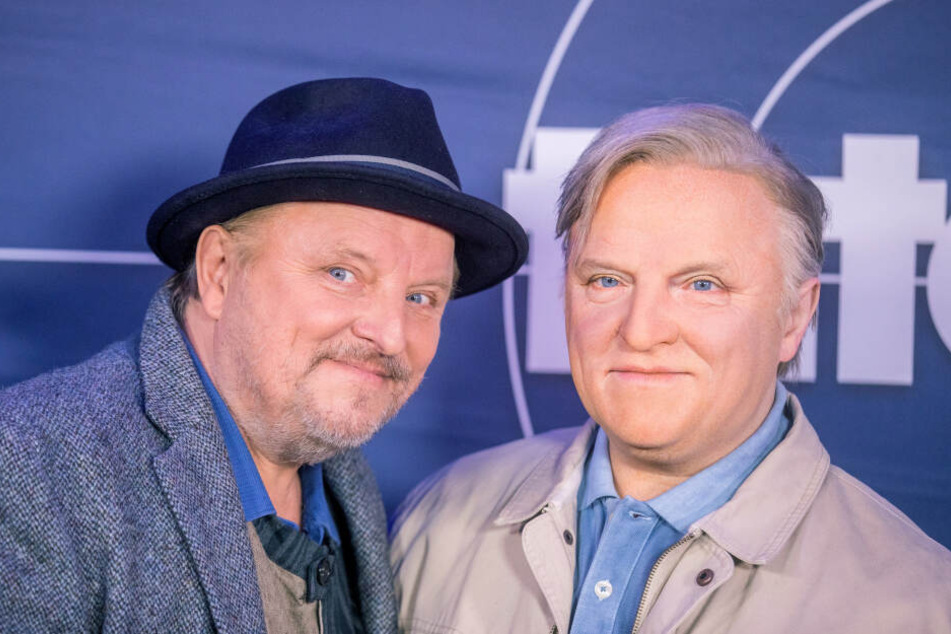 Die Figur (r) wird ab dem 26. Oktober bei Madame Tussauds in Berlin zu sehen sein.