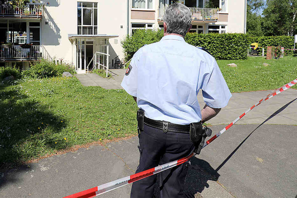Bei einem Familiendrama wurde ein 36 Jahre alter Sohn getötet, seine Mutter schwer verletzt.