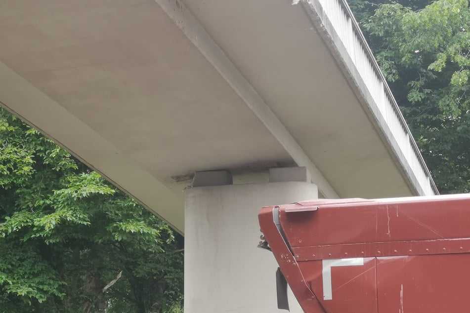 Das Fundament der Brücke sitzt nicht mehr an Ort und Stelle.
