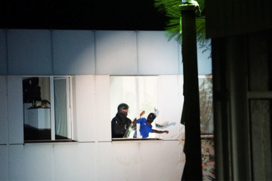 Offenbar solidarisierten sich andere Asylbewerber mit dem Libyer.