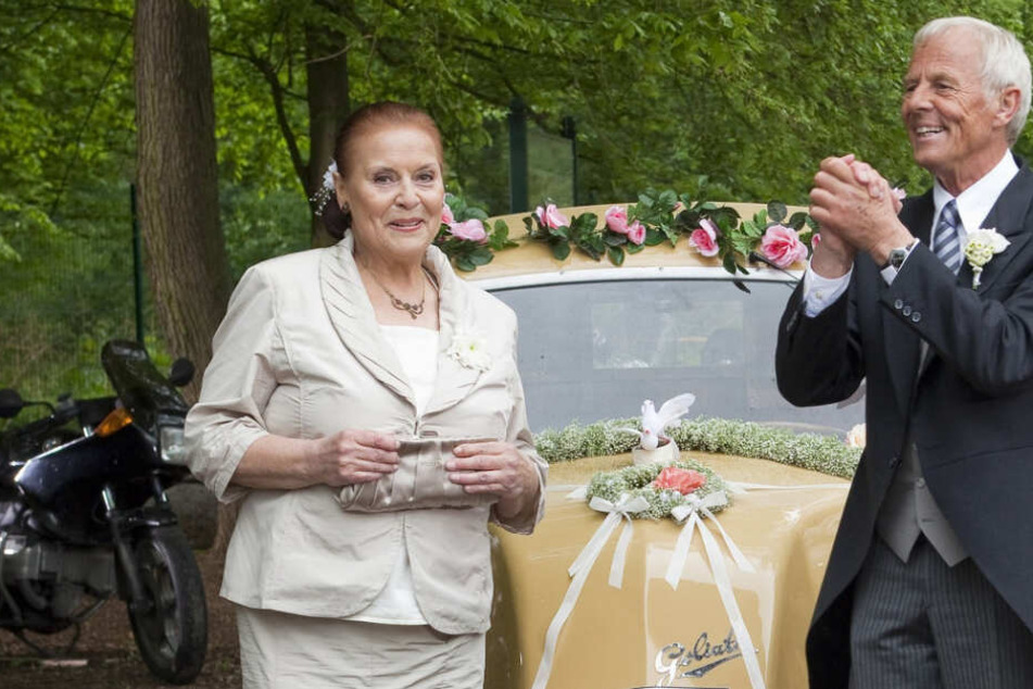 In aller Freundschaft: "In aller Freundschaft": Ursula Karusseit (†79) heiratet heute noch einmal